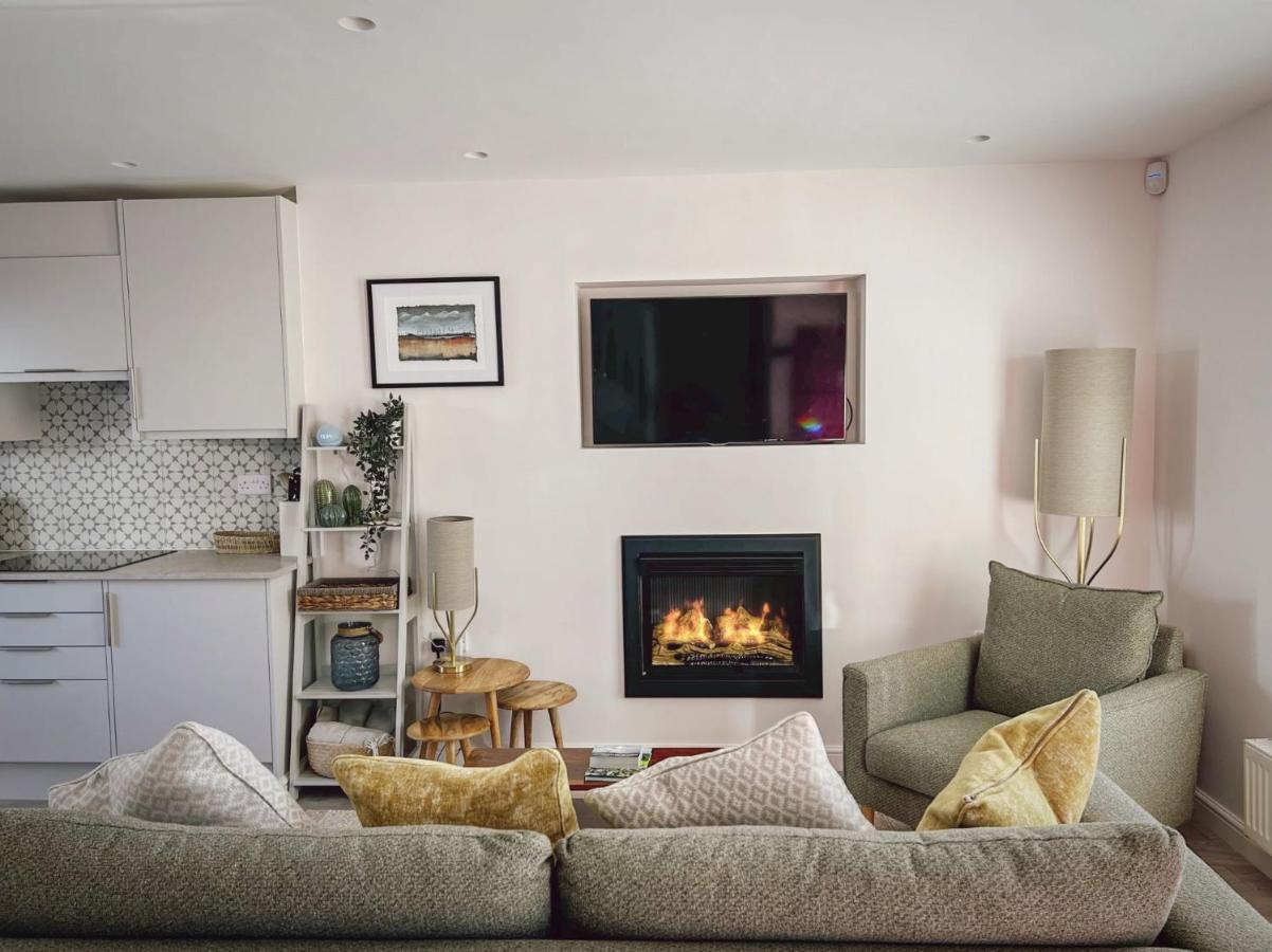 Tradewinds Villa Camber ภายนอก รูปภาพ