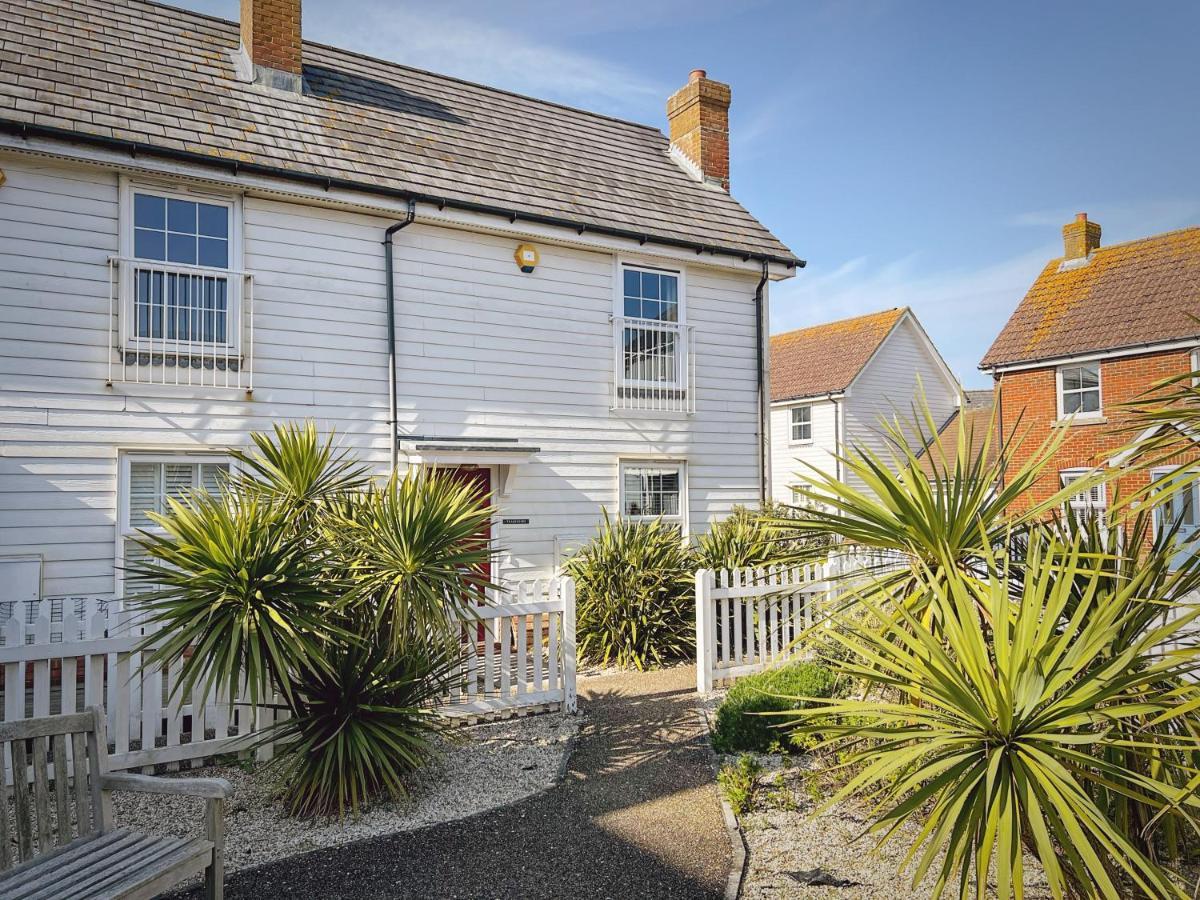 Tradewinds Villa Camber ภายนอก รูปภาพ