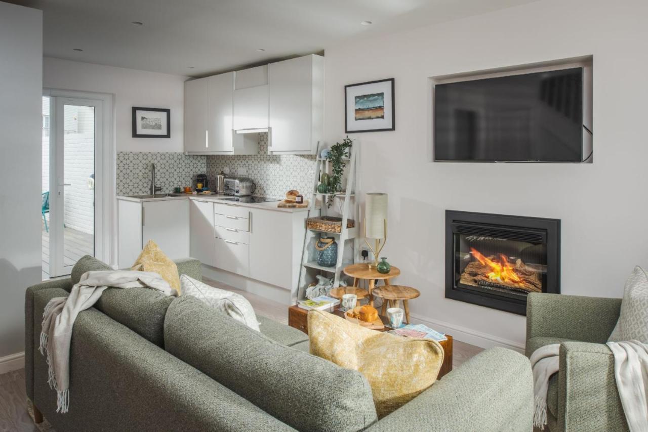 Tradewinds Villa Camber ภายนอก รูปภาพ