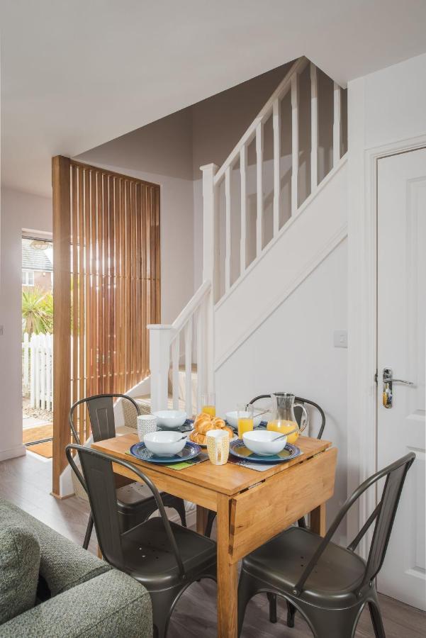 Tradewinds Villa Camber ภายนอก รูปภาพ