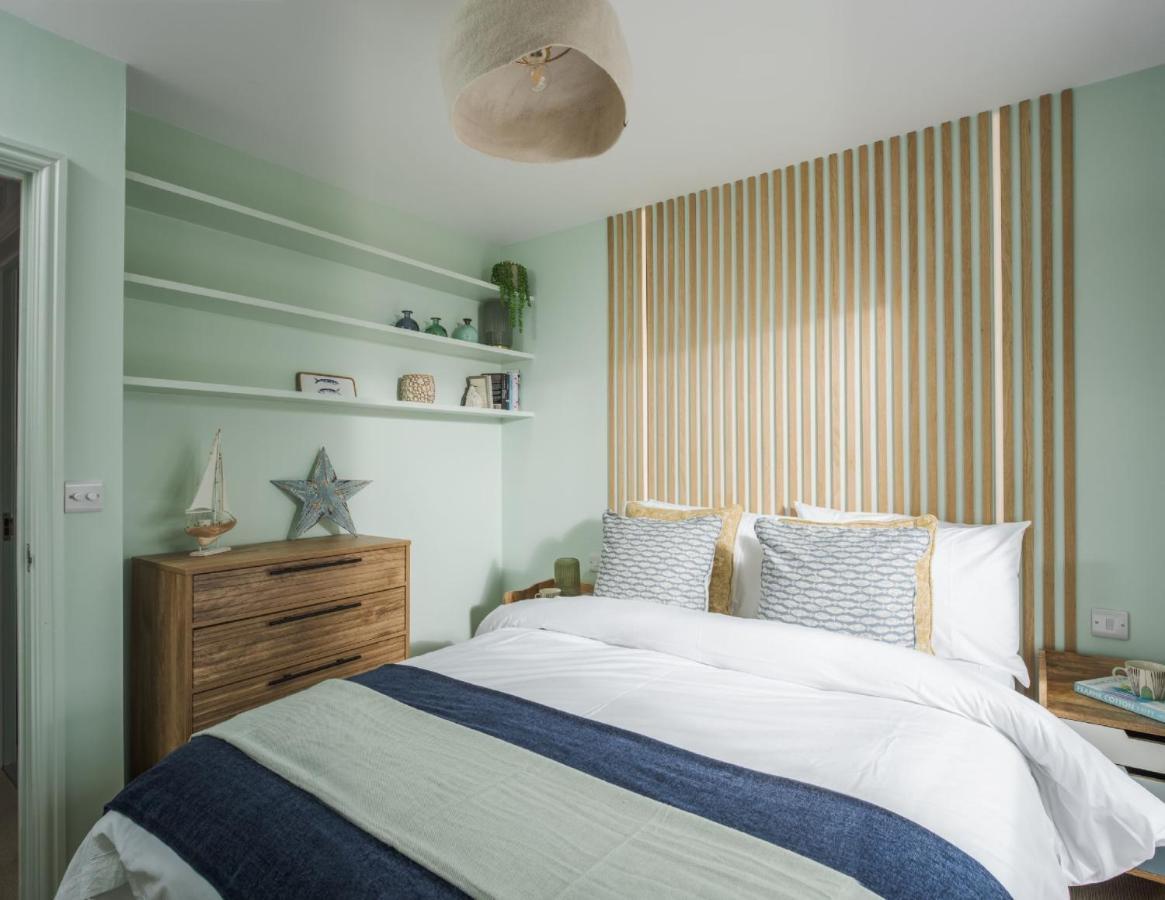 Tradewinds Villa Camber ภายนอก รูปภาพ
