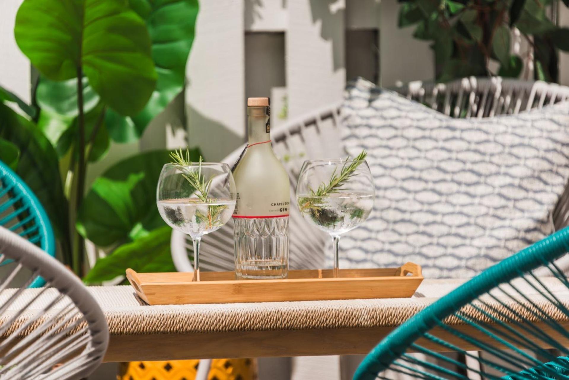 Tradewinds Villa Camber ภายนอก รูปภาพ