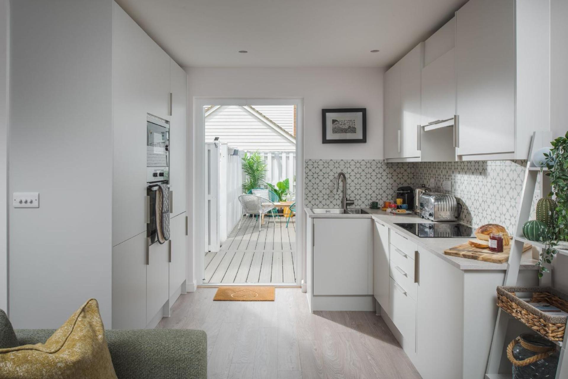 Tradewinds Villa Camber ภายนอก รูปภาพ